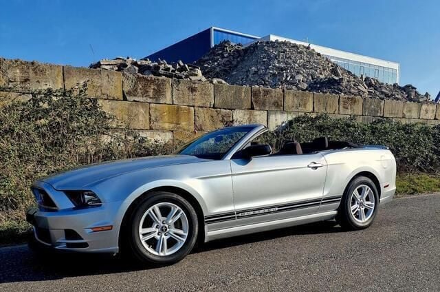 Grijs Gebruikt 2013 Ford Mustang Cabriolet | € 12.000 - Afbeelding 1/4