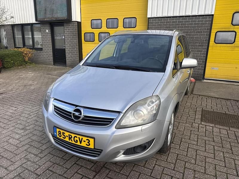 Grijs Gebruikt 2010 Opel Zafira Cosmo MPV | € 1.999 (Goede deal) - Afbeelding 1/4