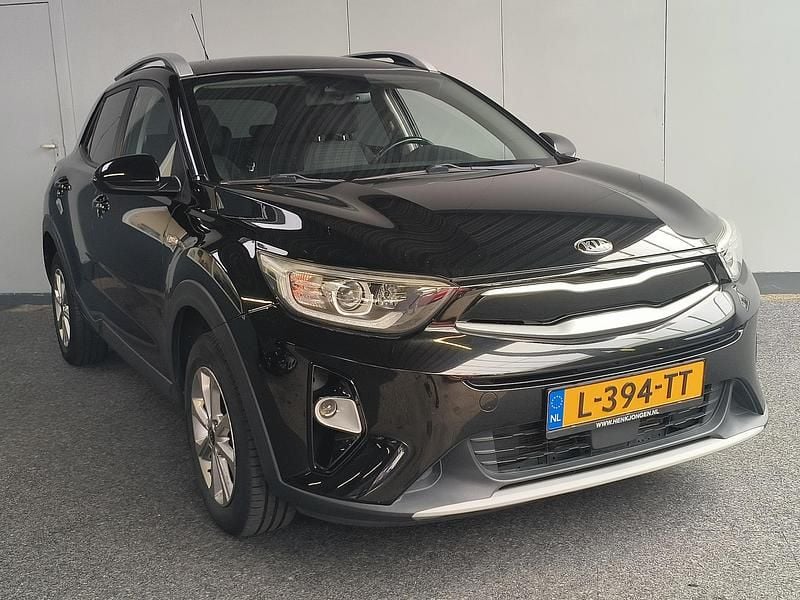 Zwart Gebruikt 2018 Kia Stonic 2 SUV | € 12.950 (Goede deal) - Afbeelding 1/3
