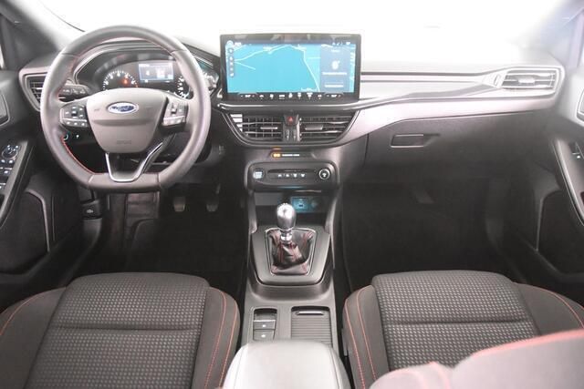 Grijs, metallic lak Gebruikt 2023 Ford Focus ST-Line Stationwagen | € 22.400 (Eerlijke prijs) - Afbeelding 1/4