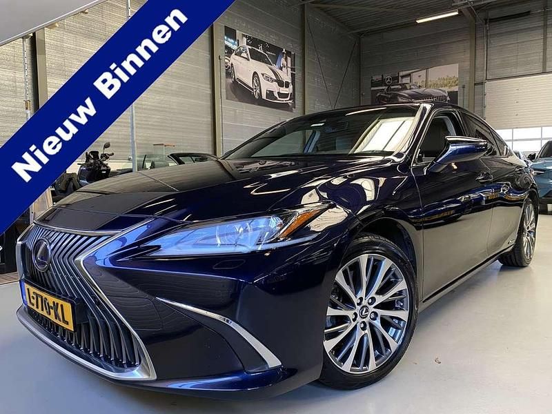 Blauw, metallic lak Gebruikt 2021 Lexus ES300 Business Edition Sedan | € 36.450 (Duur) - Afbeelding 1/4