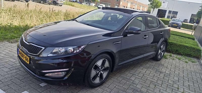 Zwart Gebruikt 2013 Kia Optima Hybrid Sedan | € 8.749 (Eerlijke prijs) - Afbeelding 1/4