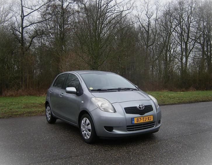 Occasion Toyota Yaris Sol 87 PK (63 kW) 2006 Grijs (metallic) Hatchback
