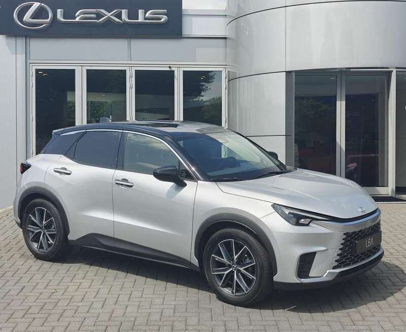 Zilver Gebruikt 2024 Lexus LBX SUV | € 38.400 (Goede deal) - Afbeelding 1/4