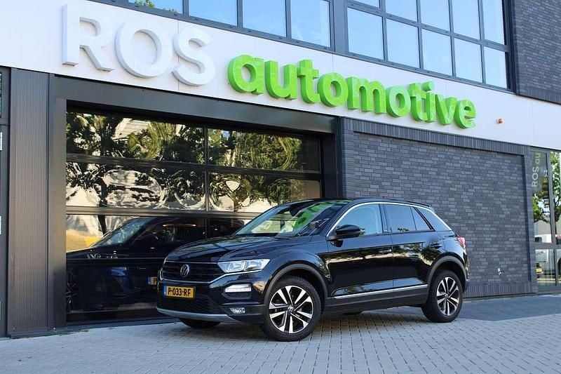 Zwart Gebruikt 2021 VW T-Roc Business SUV | € 19.950 (Goede deal) - Afbeelding 1/4