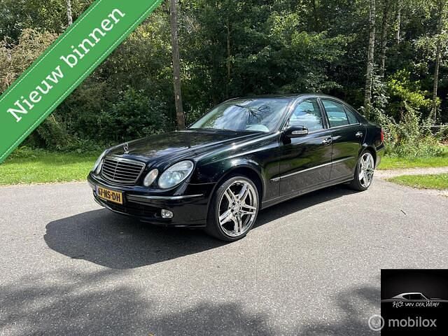 Zwart Gebruikt 2004 Mercedes E240 Avantgarde Sedan | € 3.450 (Eerlijke prijs) - Afbeelding 1/4