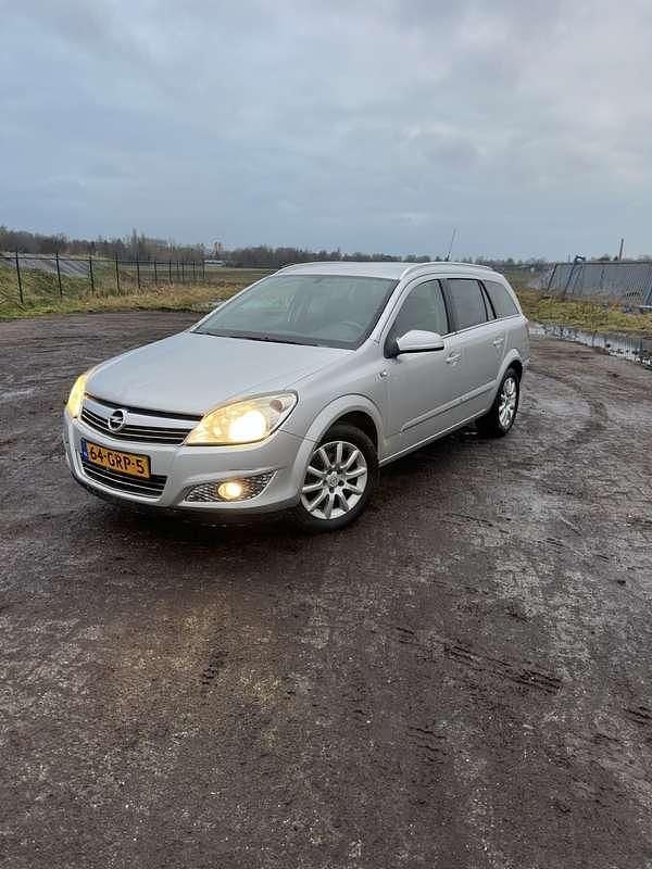 Occasion Opel Astra Cosmo 116 PK (85 kW) 2008 Grijs Stationwagen