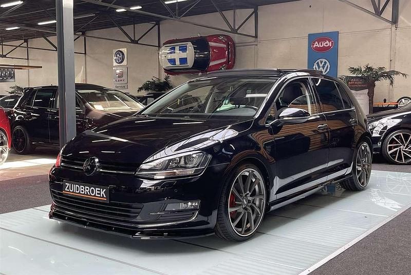 Bruin, metallic lak Gebruikt 2014 VW Golf VII Highline Hatchback | € 14.999 (Duur) - Afbeelding 1/4