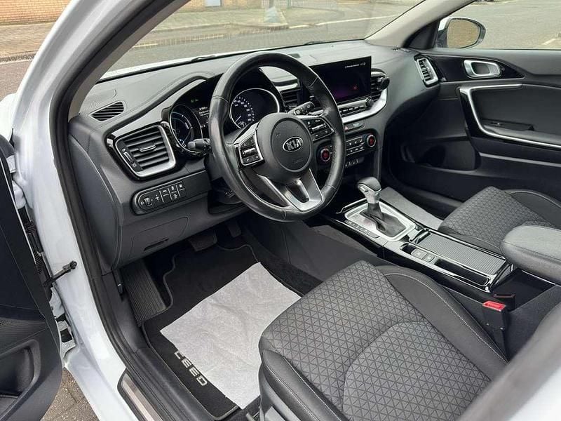 Wit Occasion 2021 Kia Ceed Sportswagon Stationwagen | € 19.499 (Iets duurder) - Afbeelding 1/4