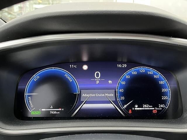 Occasion Toyota Corolla Active 140 PK (102 kW) 2024 Shimmering silver metallic (grijs metallic) Stationwagen