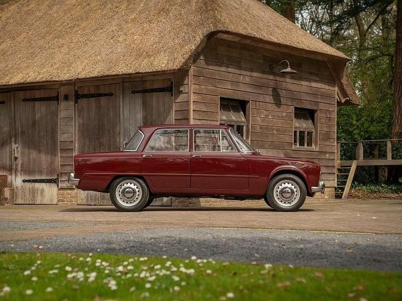 Rood Gebruikt 1968 Alfa Romeo Giulia 1300 Ti Sedan | € 18.900 - Afbeelding 1/4
