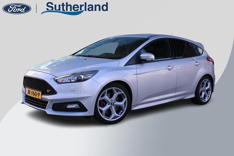Grijs Gebruikt 2015 Ford Focus ST Hatchback | € 13.900 (Goede deal) - Afbeelding 1/4