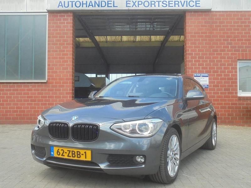 Grijs (metallic) Gebruikt 2012 BMW 116 Hatchback | € 5.450 (Super prijs) - Afbeelding 1/4
