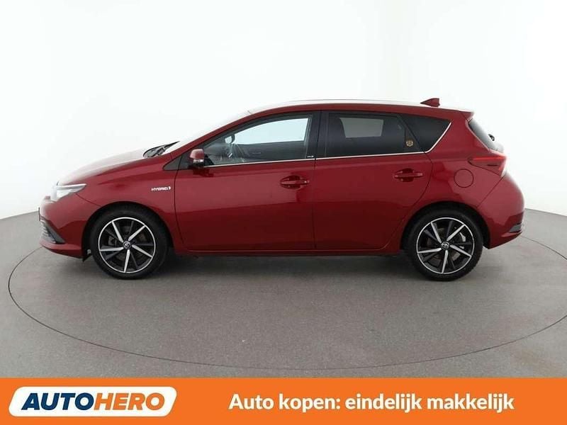 Occasion Toyota Auris Hybrid Edition-S 136 PK (100 kW) 2017 Rood Hatchback