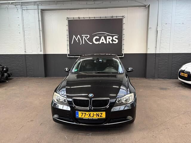 Zwart Gebruikt 2007 BMW 318 Executive Sedan | € 1.950 (Goede deal) - Afbeelding 1/4