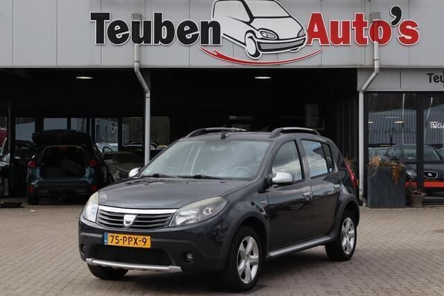 Grijs Gebruikt 2011 Dacia Sandero Stepway Hatchback | € 3.685 (Eerlijke prijs) - Afbeelding 1/4