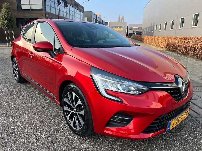 Rood (metallic) Occasion 2020 Renault Clio V Zen Hatchback | € 14.500 (Goede deal) - Afbeelding 1/4