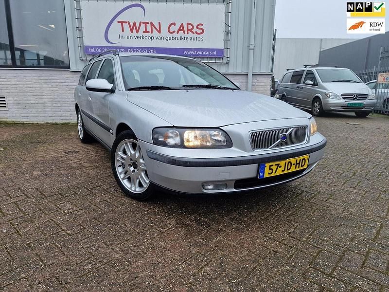 Grijs Occasion 2001 Volvo V70 Comfort Stationwagen | € 2.750 (Iets duurder) - Afbeelding 1/4
