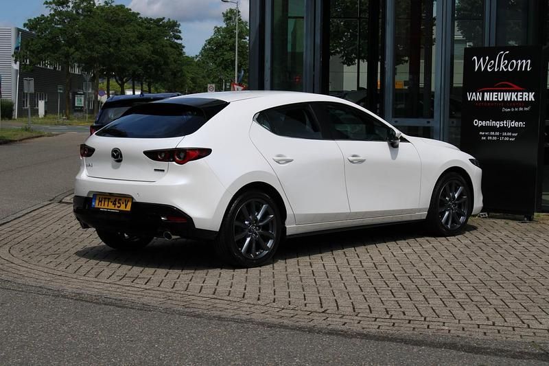 Occasion Mazda 3 Center-Line 140 PK (102 kW) 2025 Snowflake white pearl (wit parelmoer) Hatchback