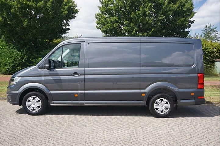 Grijs Gebruikt 2024 VW Crafter Van | € 48.850 - Afbeelding 1/3