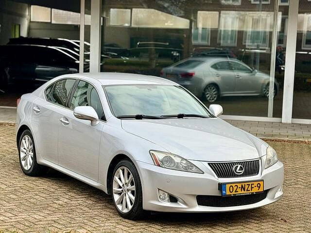 Grijs Gebruikt 2011 Lexus IS250 Sedan | € 14.990 (Eerlijke prijs) - Afbeelding 1/4