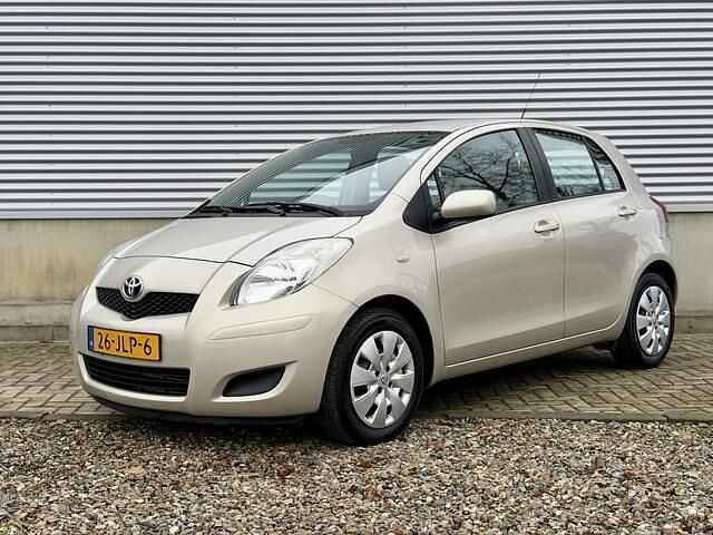 Beige Gebruikt 2009 Toyota Yaris Hatchback | € 6.245 (Iets duurder) - Afbeelding 1/4
