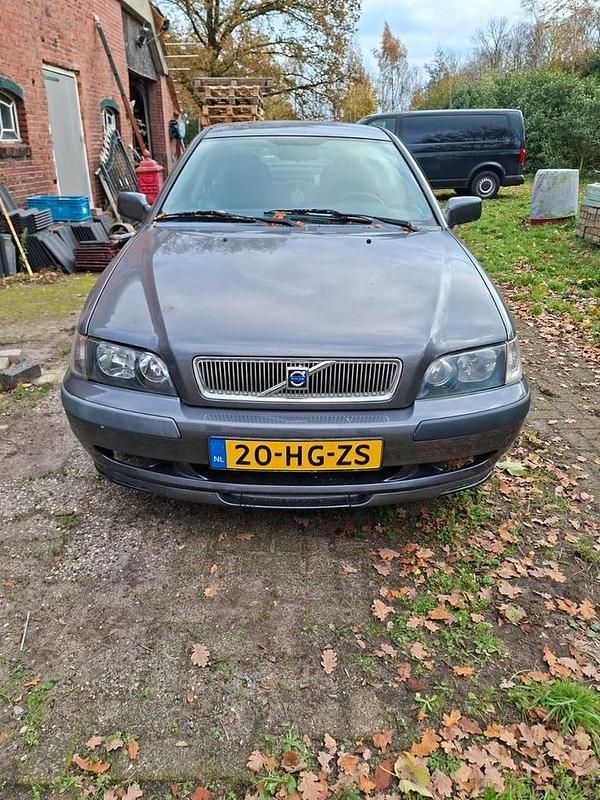 Gebruikt 2001 Volvo S40 Sedan | € 750 (Goede deal) - Afbeelding 1/4