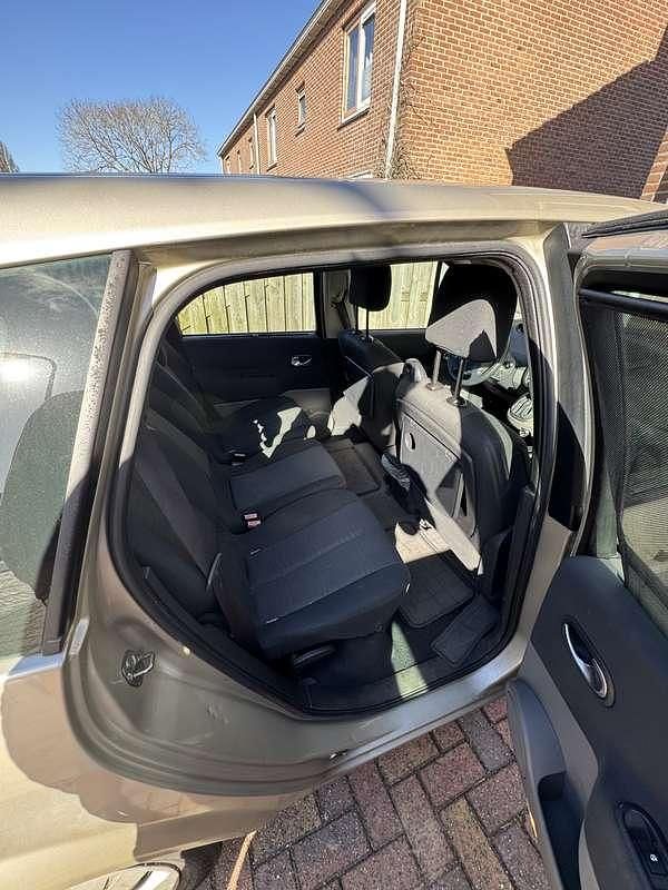 Beige Gebruikt 2006 Renault Scénic II MPV | € 1.500 (Eerlijke prijs) - Afbeelding 1/4
