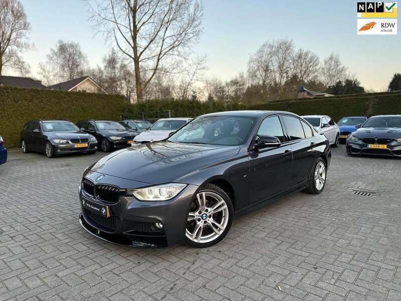 Grijs, metallic lak Gebruikt 2015 BMW 316 Executive Sedan | € 14.950 (Eerlijke prijs) - Afbeelding 1/4