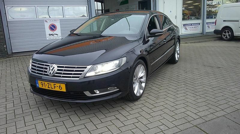 Zwart Occasion 2013 VW Passat Executive Coupé | € 12.950 (Eerlijke prijs) - Afbeelding 1/4