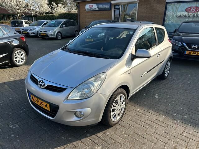 Grijs Gebruikt 2011 Hyundai i20 Dynamiq Hatchback | € 3.250 (Eerlijke prijs) - Afbeelding 1/4