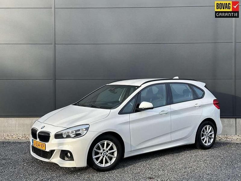 Wit Gebruikt 2015 BMW 218 Active Tourer Luxury Line MPV | € 11.950 (Eerlijke prijs) - Afbeelding 1/4