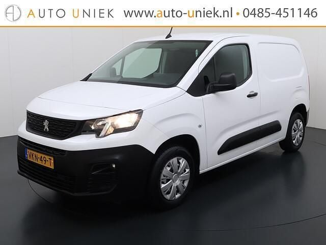 Wit Occasion 2021 Peugeot Partner Premium MPV | € 11.450 (Super prijs) - Afbeelding 1/4