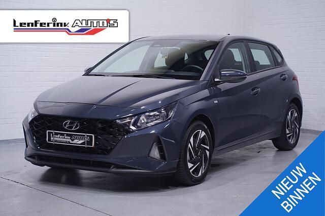 Grijs Gebruikt 2023 Hyundai i20 Trend Hatchback | € 21.850 (Eerlijke prijs) - Afbeelding 1/4