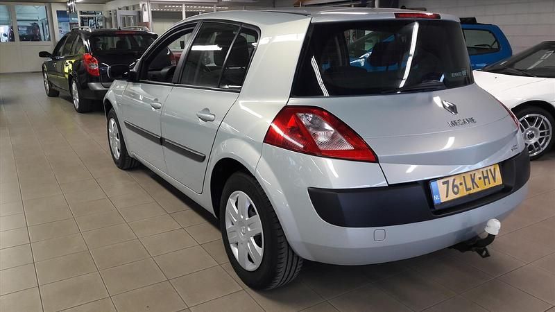 Zilver Gebruikt 2003 Renault Mégane II Expression Hatchback | € 1.750 (Duur) - Afbeelding 1/4