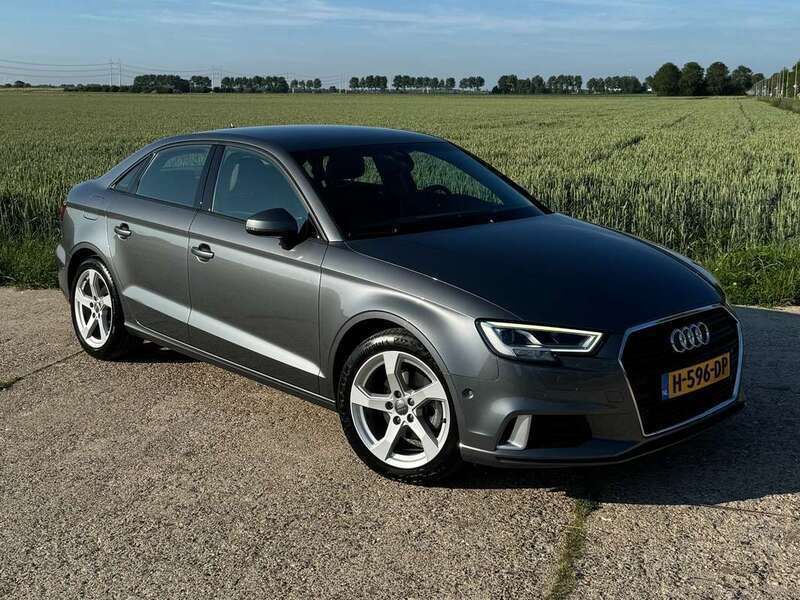 Grijs, metallic lak Gebruikt 2020 Audi A3 Sedan | € 21.750 (Super prijs) - Afbeelding 1/4
