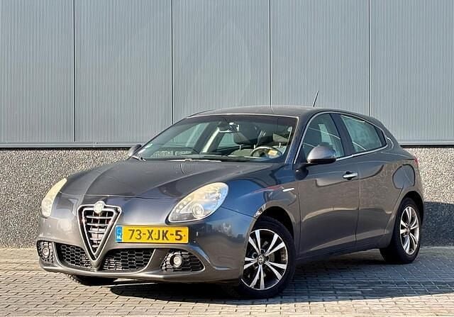 Occasion Alfa Romeo Giulietta Distinctive 170 PK (125 kW) 2012 Grijs Hatchback
