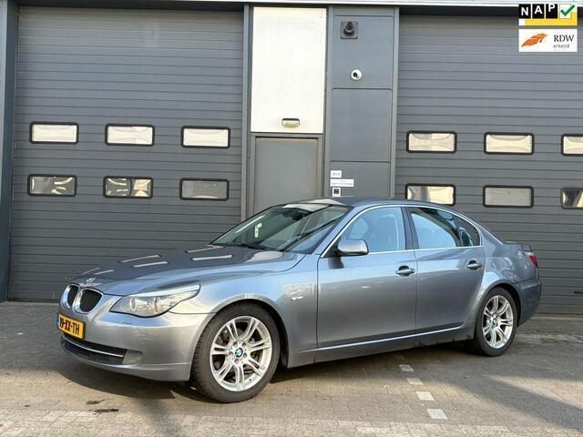 Grijs Gebruikt 2007 BMW 520 Sedan | € 3.500 (Eerlijke prijs) - Afbeelding 1/4