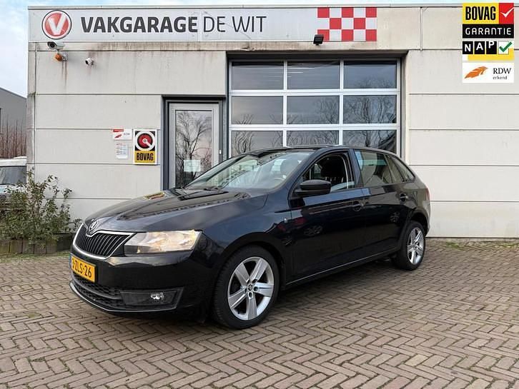 Zwart (metallic) Occasion 2015 Skoda Rapid Style Hatchback | € 7.950 (Eerlijke prijs) - Afbeelding 1/4