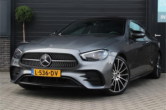 Grijs Gebruikt 2021 Mercedes E200 AMG line Coupé | € 48.995 (Duur) - Afbeelding 1/4