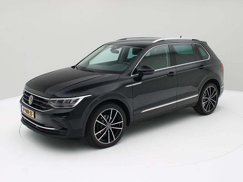 Zwart Gebruikt 2022 VW Tiguan Business SUV | € 30.800 (Goede deal) - Afbeelding 1/3