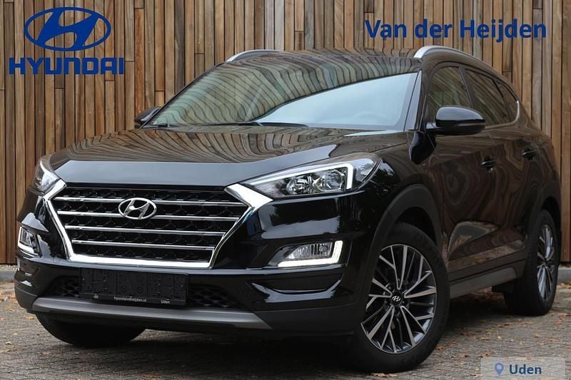 Phantom black (zwart parelmoer) Gebruikt 2019 Hyundai Tucson Comfort SUV | € 24.740 (Eerlijke prijs) - Afbeelding 1/4