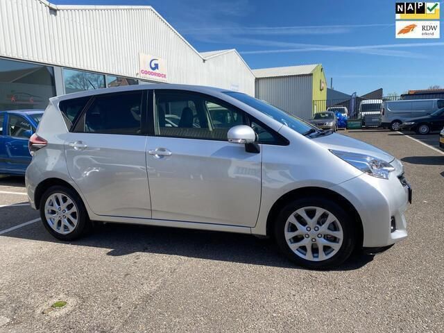 Grijs Occasion 2015 Toyota Verso-S Trend MPV | € 10.350 (Eerlijke prijs) - Afbeelding 1/4