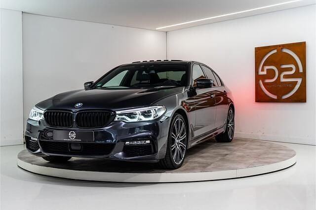 Grijs Gebruikt 2017 BMW 530 Executive Sedan | € 33.980 - Afbeelding 1/4