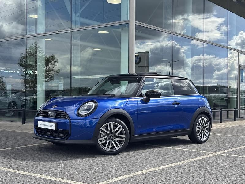 Blauw Gebruikt 2025 Mini Cooper Classic Hatchback | € 37.750 - Afbeelding 1/4