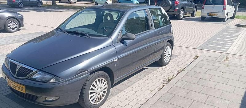 Grijs Gebruikt 2001 Lancia Ypsilon Hatchback | € 250 - Afbeelding 1/4