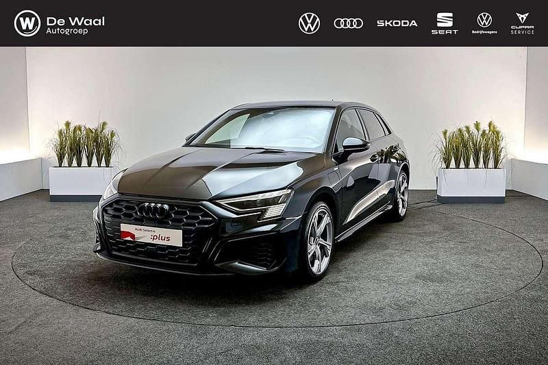 Occasion Audi A3 Sportback e-tron Competition 245 PK (180 kW) 2023 Mythoszwart metallic Hatchback