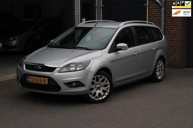 Grijs Gebruikt 2009 Ford Focus Titanium Stationwagen | € 2.350 (Goede deal) - Afbeelding 1/4