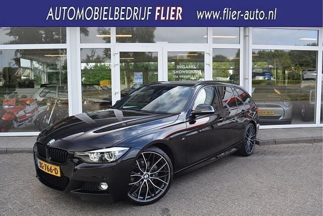 Zwart Gebruikt 2019 BMW 320 M Sport Stationwagen | € 24.750 (Goede deal) - Afbeelding 1/4