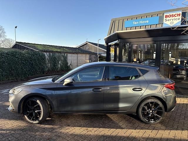 Occasion Seat Leon CONNECT 150 PK (110 kW) 2021 Grijs (metallic) Hatchback